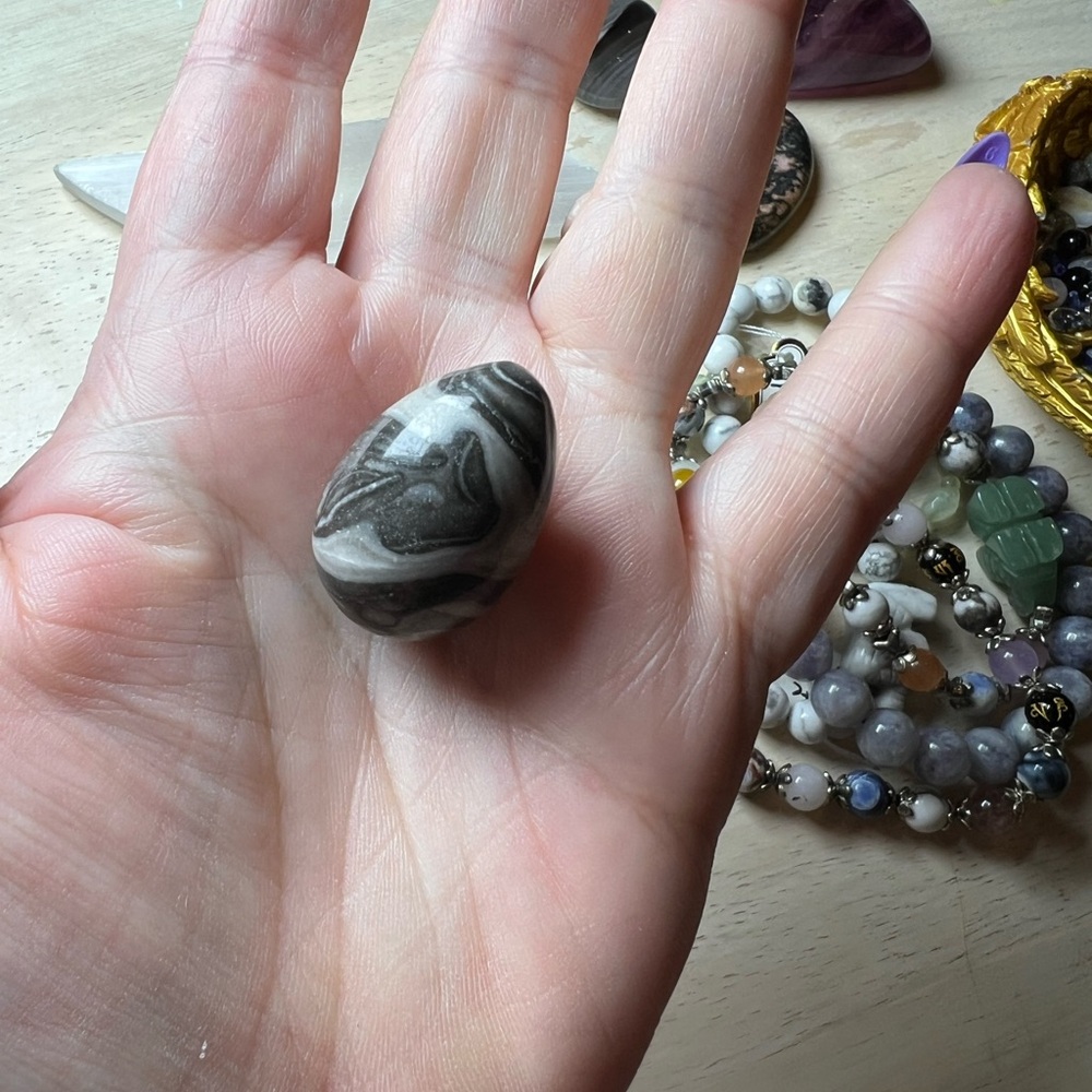 #54 Elegant Green and White Moss Agate Crystal Carved Stone Egg